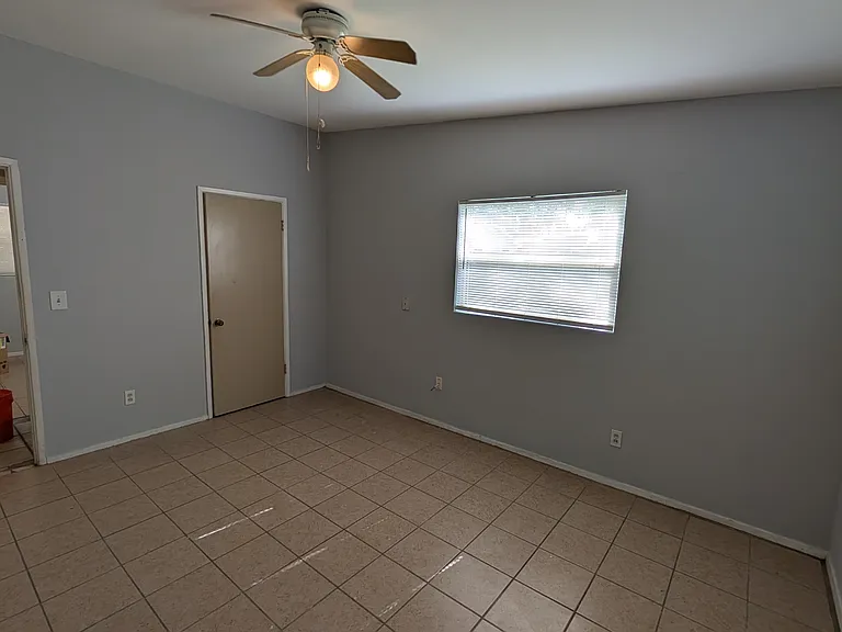 2132 Riviera Dr — Photo 33