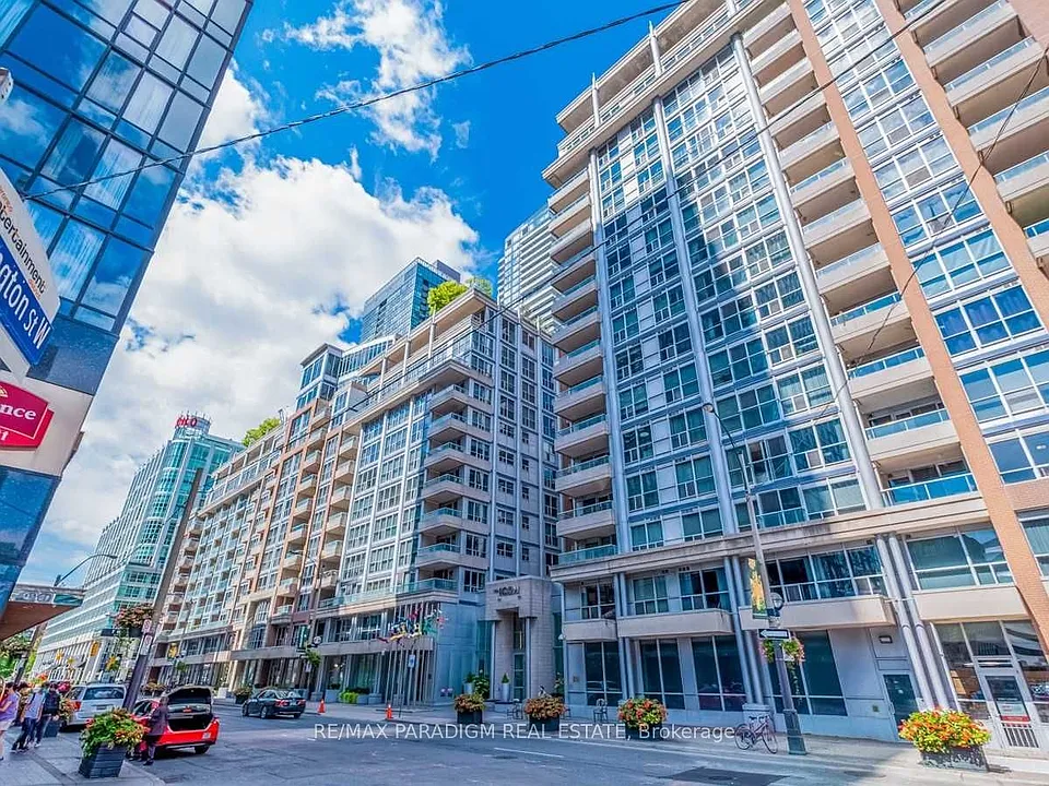 250 Wellington St W #228
