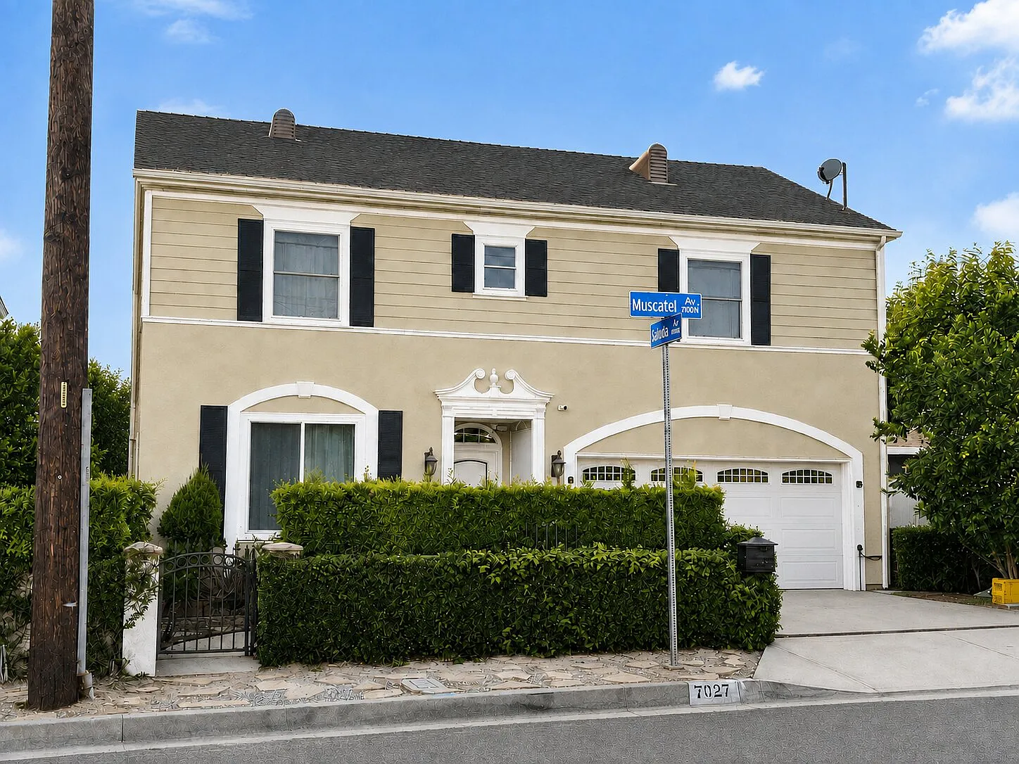 4 bed, 3.5 bath, 2558 sqft, $7,500 — Photo 2