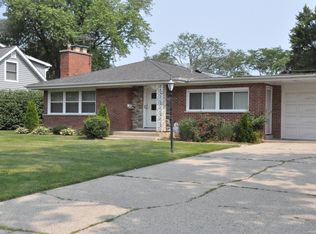 1030 Woodlawn Rd, Glenview, IL 60025