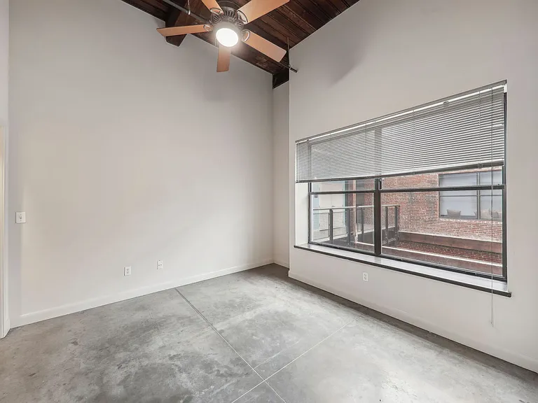 Stadium Loft Apartments — Photo 26