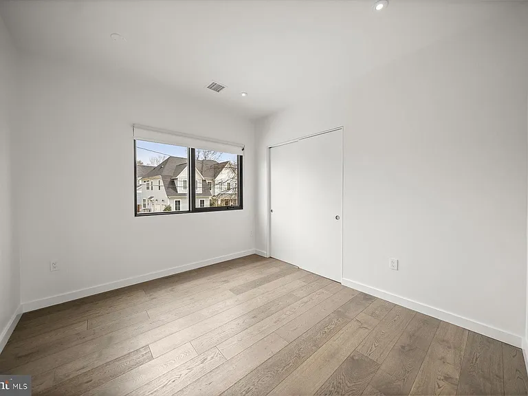 3004 N Underwood St — Photo 38