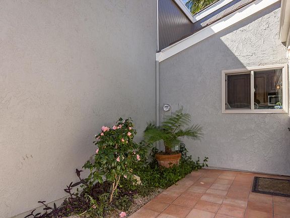4th image of 536 Broderick Way