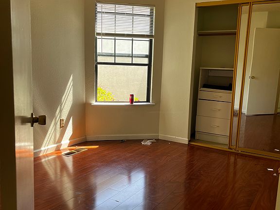 2nd image of 574 Glenmoor Cir