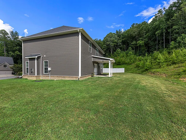 2107 Kangaroo Ln — Photo 37