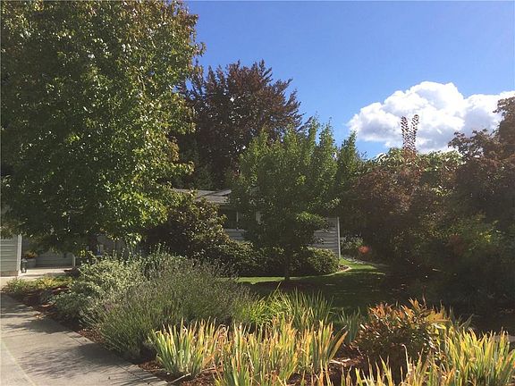 3rd image of 1221 38th Ct SE