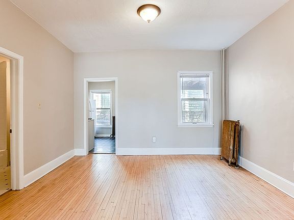5th image of 424 Smith Ave N #3