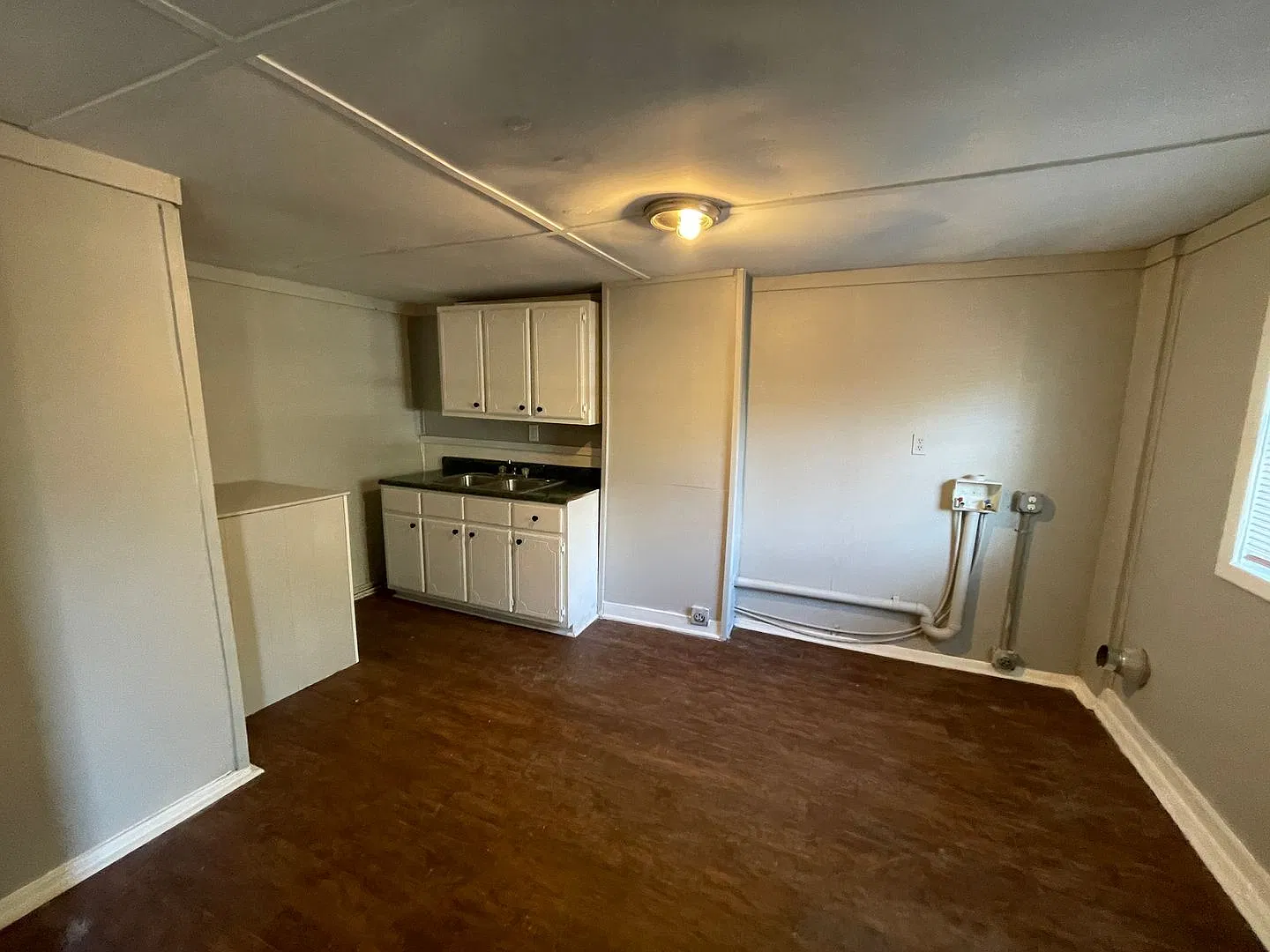Studio | 1 Bath | Private Driveway | W/D Hookups | Near Daffin Park — Photo 4