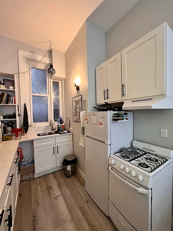 Building Photo - 83 W Cedar St #1