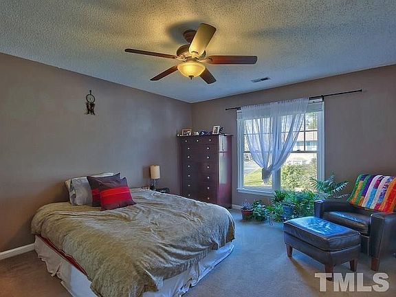 5th image of 23 Forest Green Dr
