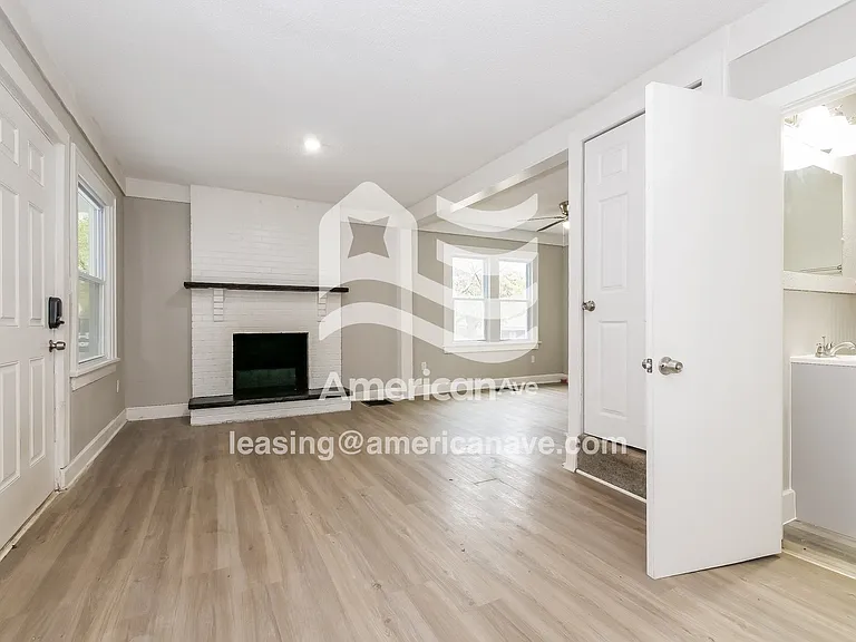 1227382_003_wm_-_living_room_13270644.jpg