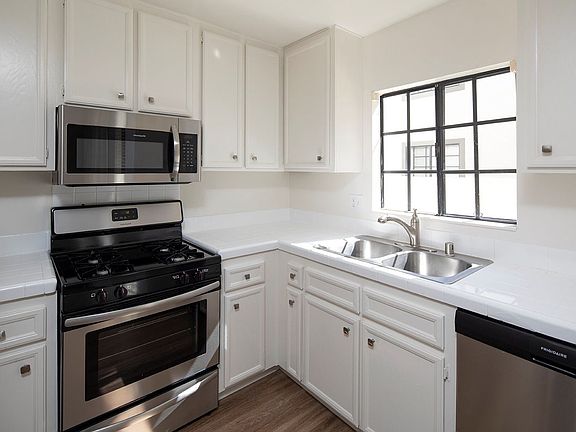 3rd image of 3727 & 3737 Grim Ave #3727-5