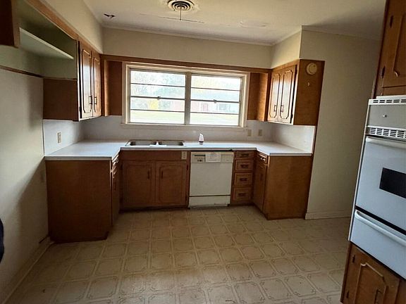 4th image of 102 Greenwood Dr