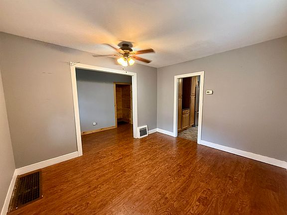 3rd image of 9 South St