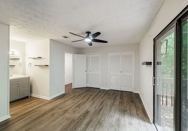 134 Fernbanks Ct — Photo 15