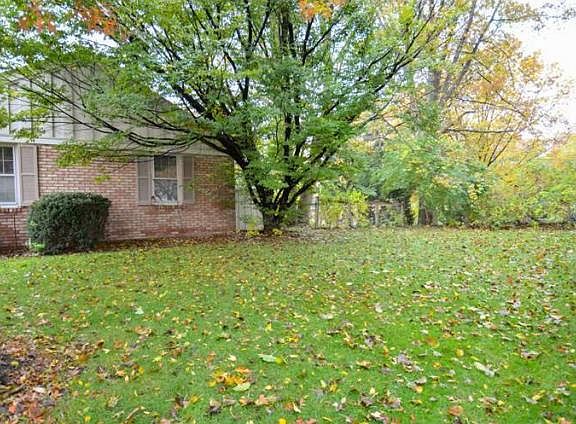 3rd image of 1214 Eaton Dr