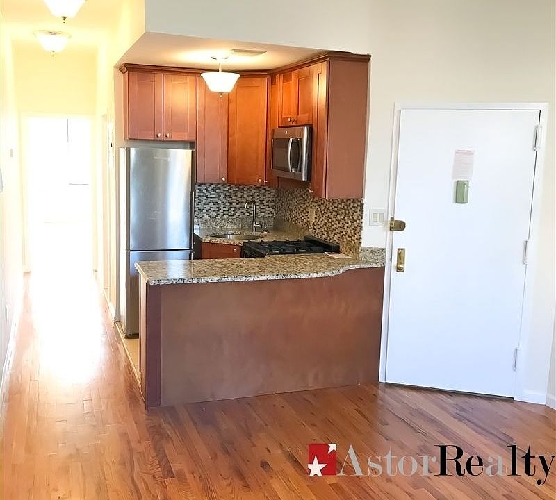 1st image of 1802 Astoria Blvd APT 2R