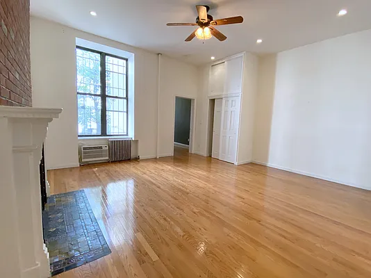 Rented by Bond New York | media 14