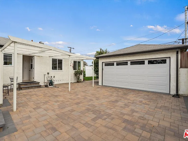 8348 Reading Ave — Photo 31