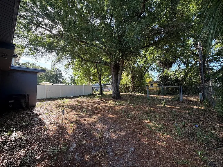 1740 W Walnut St — Photo 26