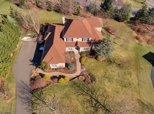 5 Cranberry Ct, North Haledon, NJ 07508