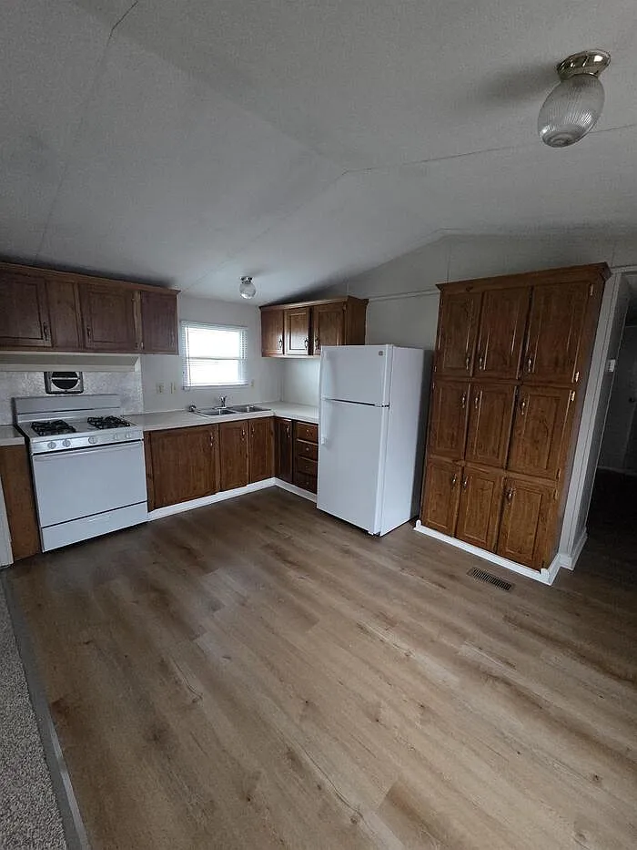 3 bed, 2.0 bath, $950 — Photo 3