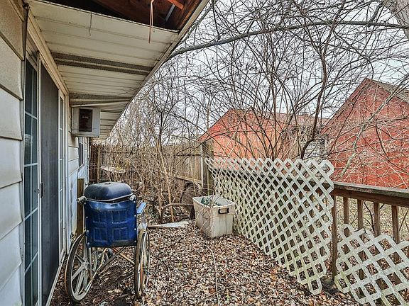 3rd image of 10833 Newmarket Dr