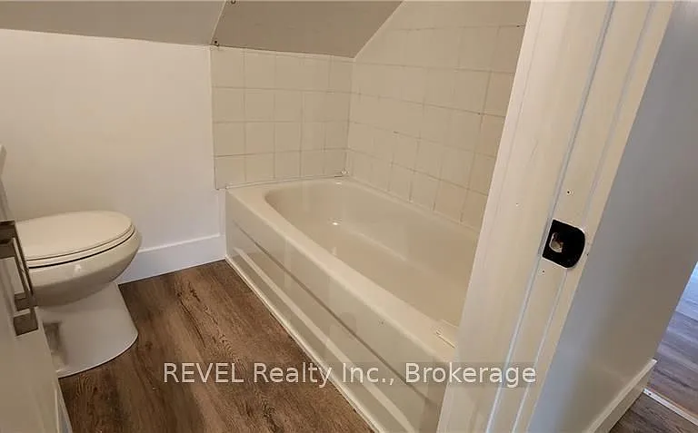 5 Linwood St #UPPER — Photo 9