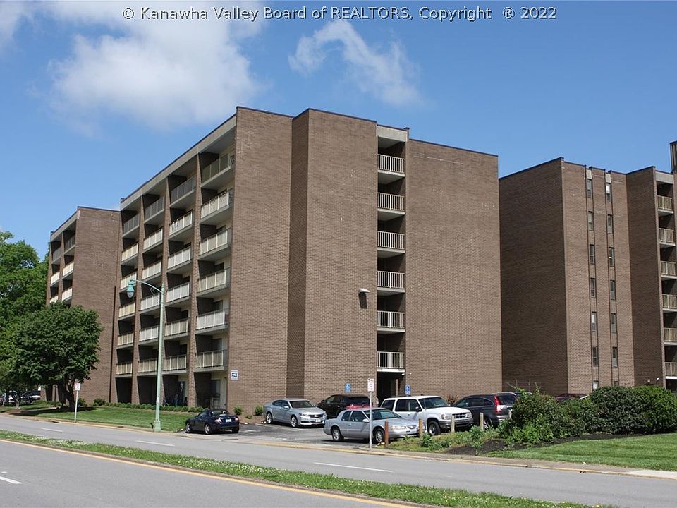 1st image of 2106 Kanawha Blvd #215