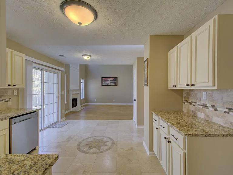 2820 Northcliff Dr — Photo 12