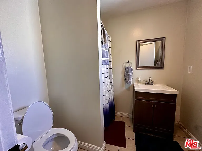 2118 N Marengo Ave — Photo 10