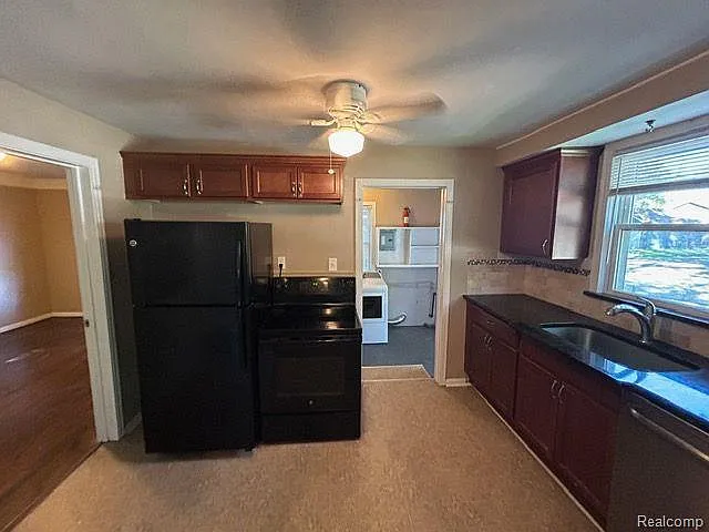 21751 Roslyn Rd — Photo 8