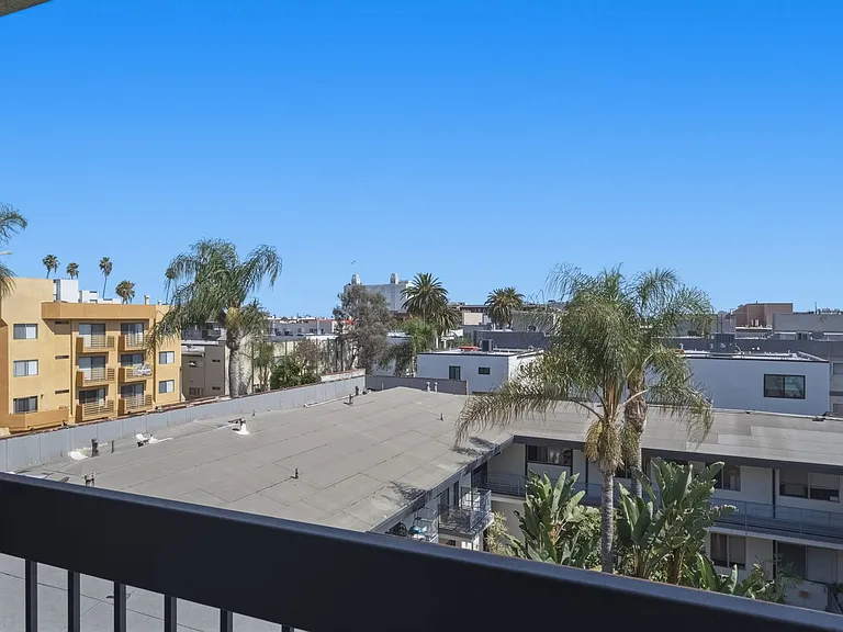 Orange Apartments — Photo 36