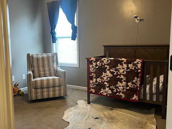 5th image of 490 Prairie Ln