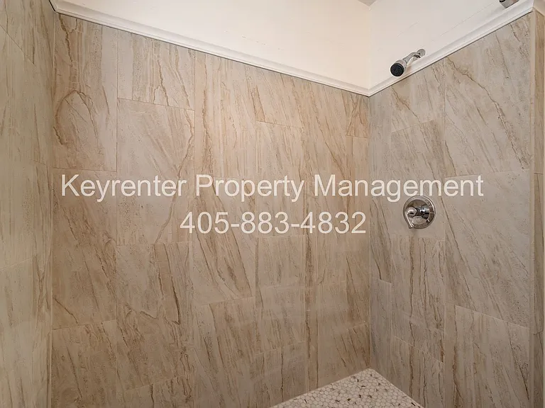 N Gatewood Ave Duplex — Photo 27