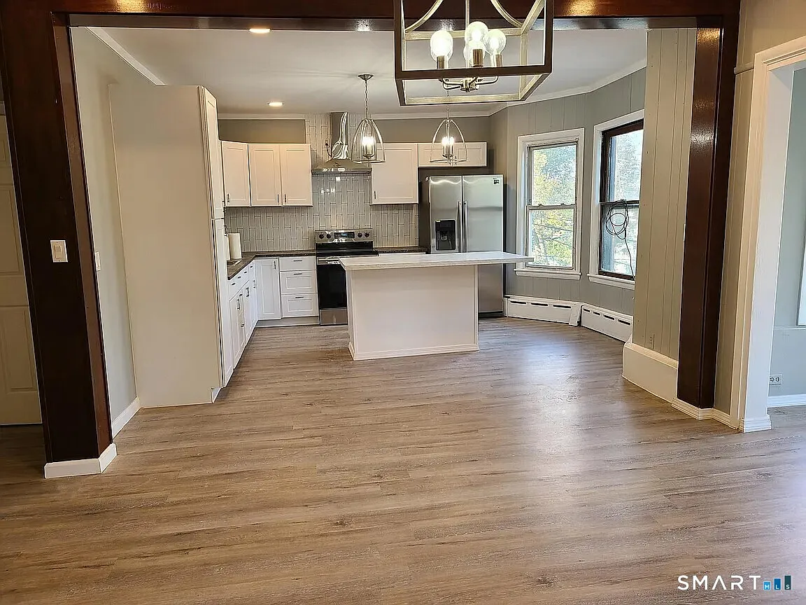 3 bed, 2.0 bath, 1900 sqft, $2,650 — Photo 1