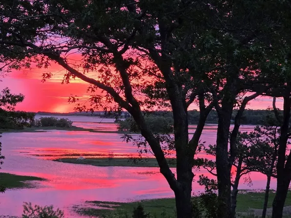 15 Lufkin Point Rd, Essex, MA 01929