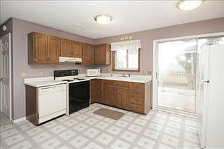 5th image of 223 Sydelle Ave