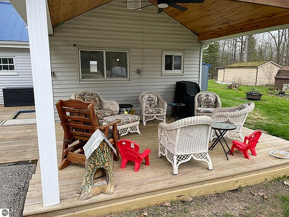 4th image of 2340 Greenwood Rd