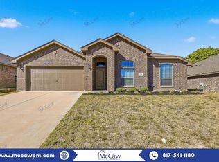 140 Wilson Cliff Dr, White Settlement, TX 76108