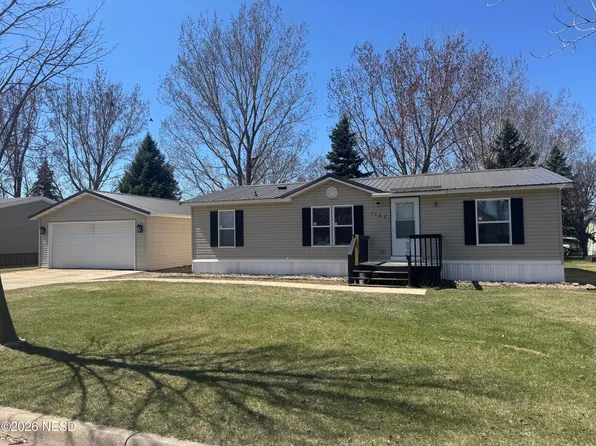 1107 34th St S, Watertown, SD 57201