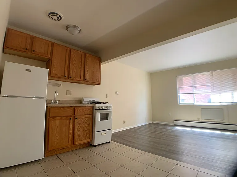 1456 N Farwell Ave — Photo 33