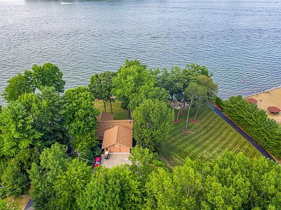 3rd image of 284 W Mohawk Dr