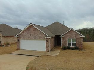 498 Spring Creek Dr, Nacogdoches, TX 75965