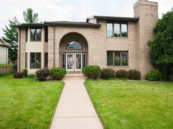 864 Carriage Hill Dr, Dubuque, IA 52003