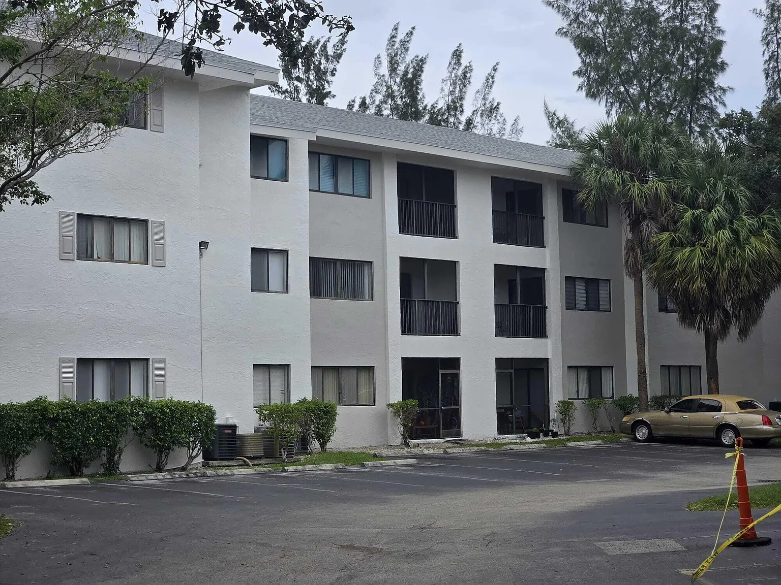 2 bed, 2.0 bath, 858 sqft, $2,050 — Photo 3