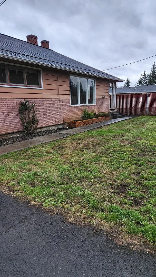 Cute 3 bedroom home — Photo 1