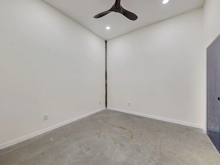 2327 Texas Ave — Photo 23