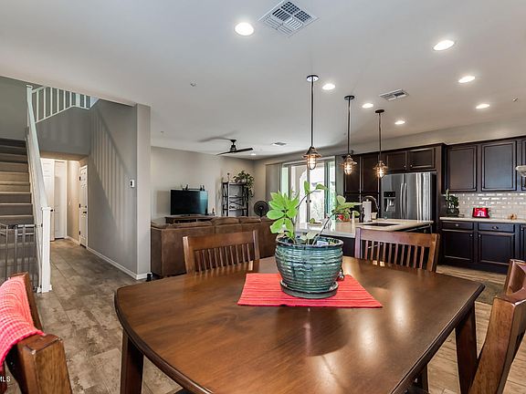 4th image of 2427 W Gloria Ln