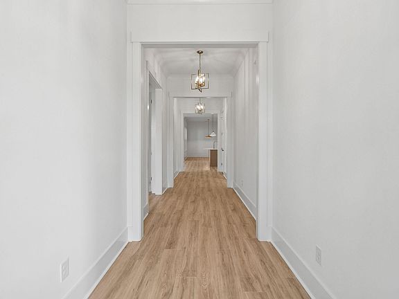 5th image of 742 Blueway Ave